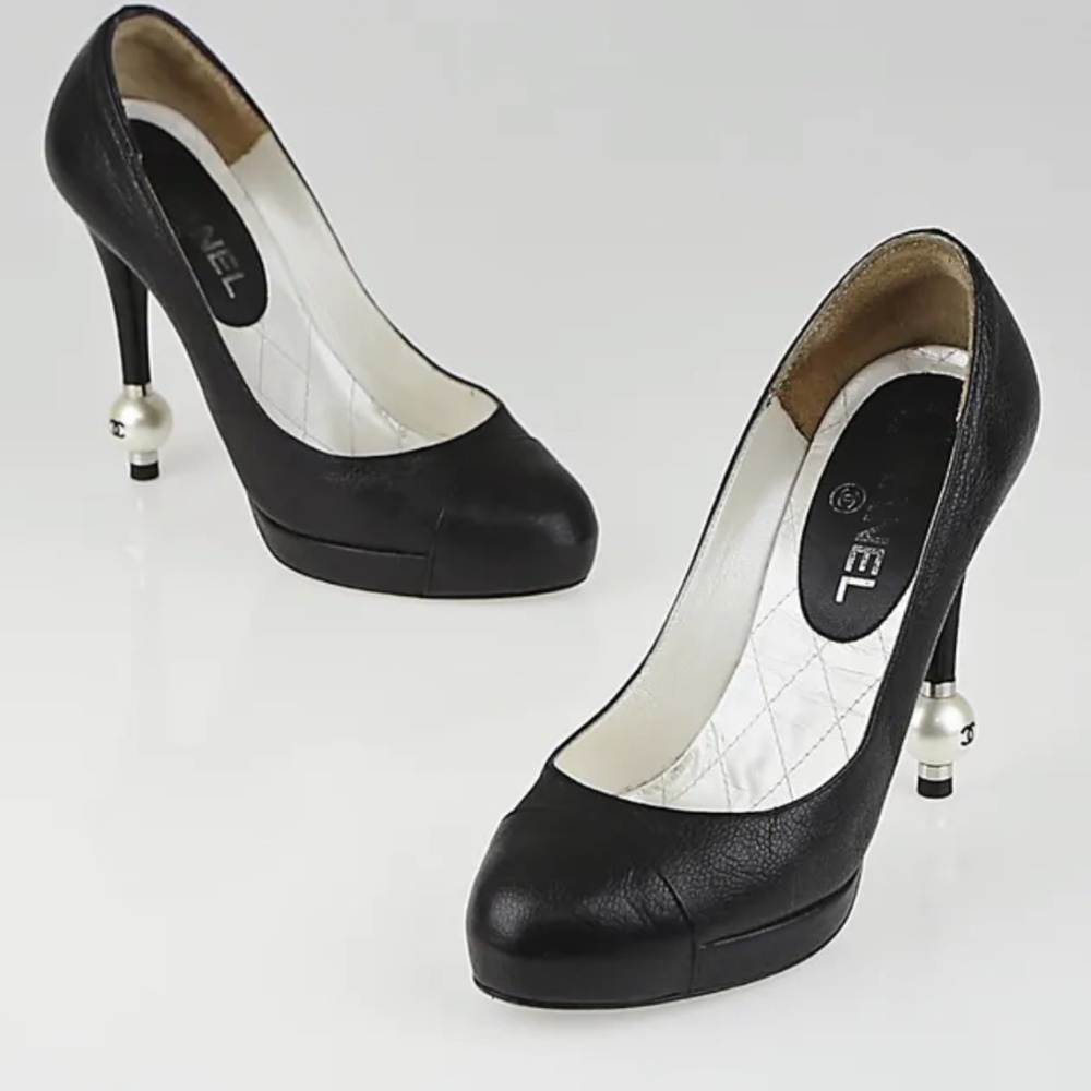 CHANEL Black Leather With Faux Pearl Pumps Size 7/37.5